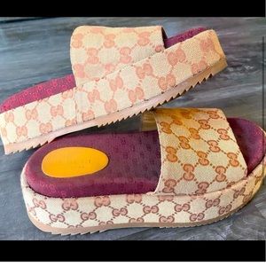 *GG SUPREME PLATFORM SANDALS*